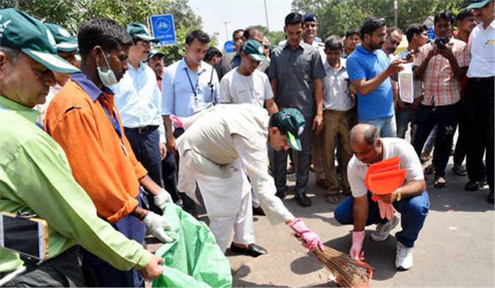 रेल मंत्रालय ने चलाया स्वच्छता ही सेवा अभियान रेल मंत्रालय ने चलाया स्वच्छता ही सेवा अभियान