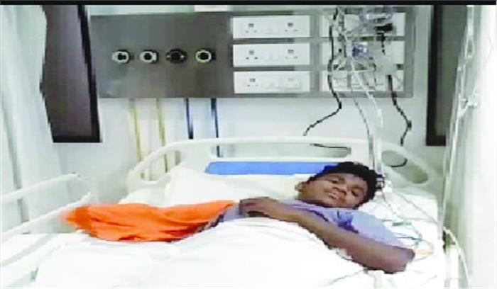 मिक्सर मशीन में फंसने से कटा नाबालिग का हाथ मिक्सर मशीन में फंसने से कटा नाबालिग का हाथ