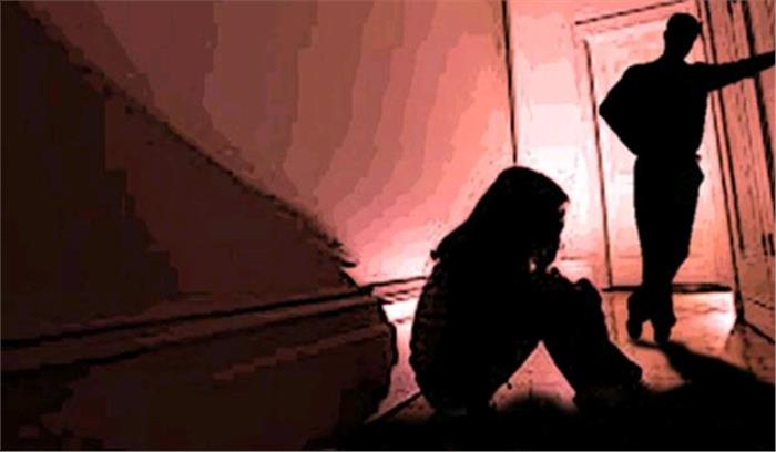 नाबालिग छात्रा के साथ बलात्कार