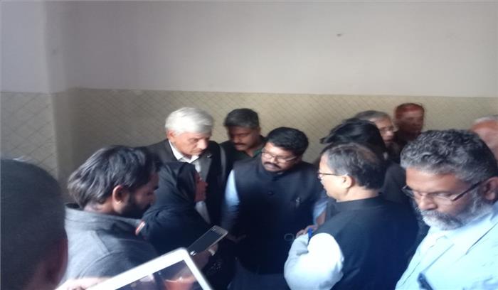 अल्पसंख्यकों को भरोसा खो रहा है प्रशासन