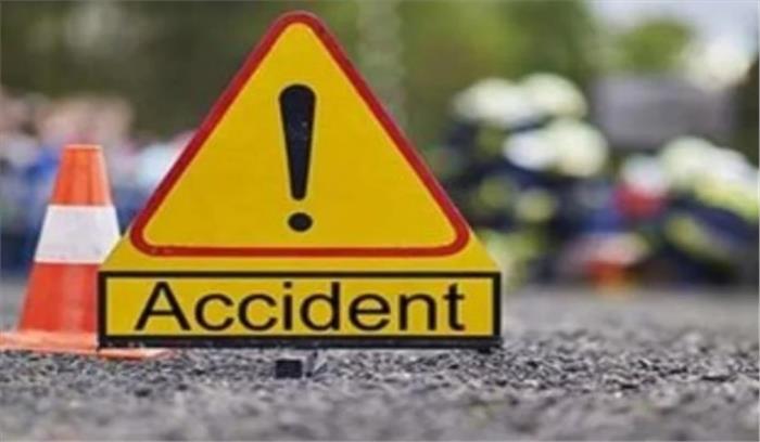 उत्तर प्रदेश: ट्रक खाई में गिरने से दो लोगों की मौत