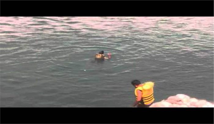 उत्तर प्रदेश : गंगा में चार डूबे, दो की मौत