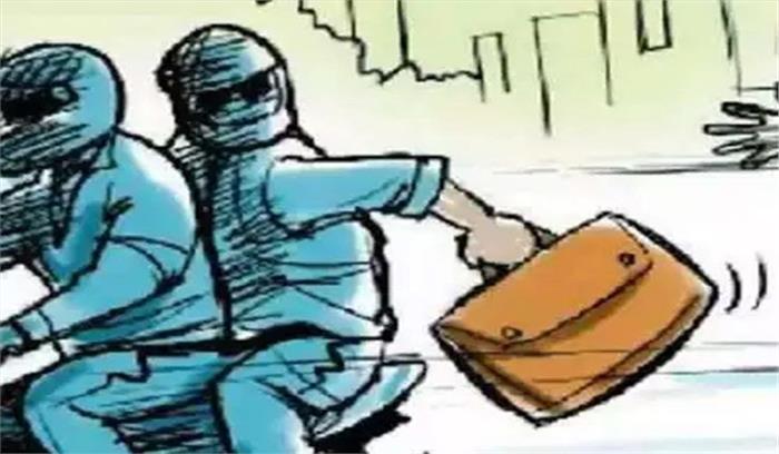 मोबाइल शाॅप से 50 लाख के मोबाइल फोन एवं नकदी पार