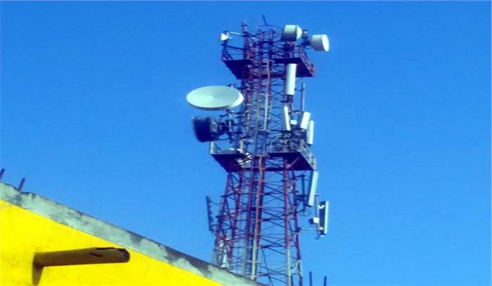 मोबाइल से रेडिएशन का खतरा झेल रहे लोग