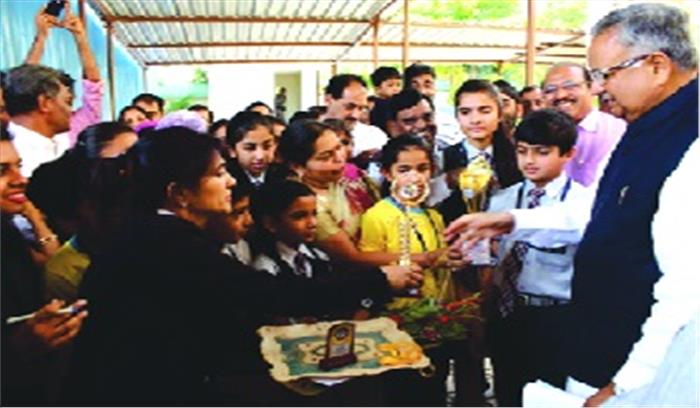 दस छात्रों को मिला नेशनल अवार्ड, मुख्यमंत्री रमन सिंह व सांसद अभिषेक सिंह ने किया सम्मानित दस छात्रों को मिला नेशनल अवार्ड, मुख्यमंत्री रमन सिंह व सांसद अभिषेक सिंह ने किया सम्मानित