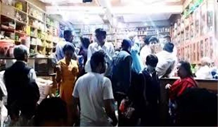 मोदी के संबोधन बाद दुकानों पर उमड़ी भीड़