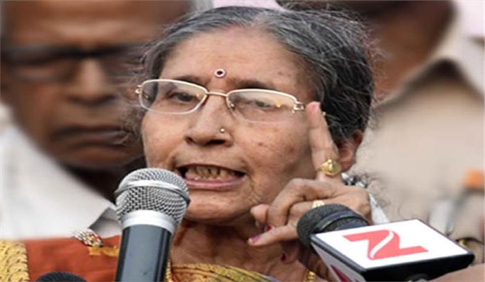 मोदी की धर्मपत्नी जशोदा बेन ने गिरिराज के दर्शन किए