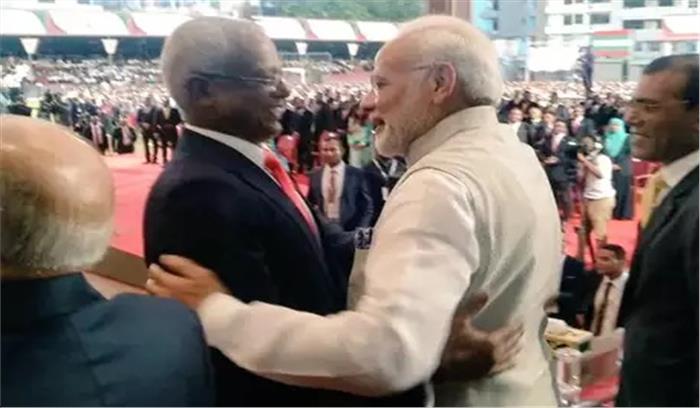 मोदी मालदीव के नए राष्ट्रपति इब्राहिम मोहम्मद सोलिह के शपथग्रहण समारोह में शामिल हुए मोदी मालदीव के नए राष्ट्रपति इब्राहिम मोहम्मद सोलिह के शपथग्रहण समारोह में शामिल हुए