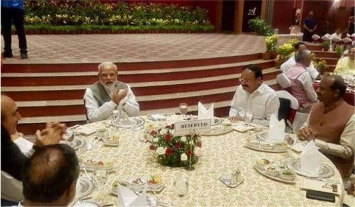 मोदी ने सांसदों को दिया रात्रि भोज, सोनिया और राहुल नहीं हुए शामिल
