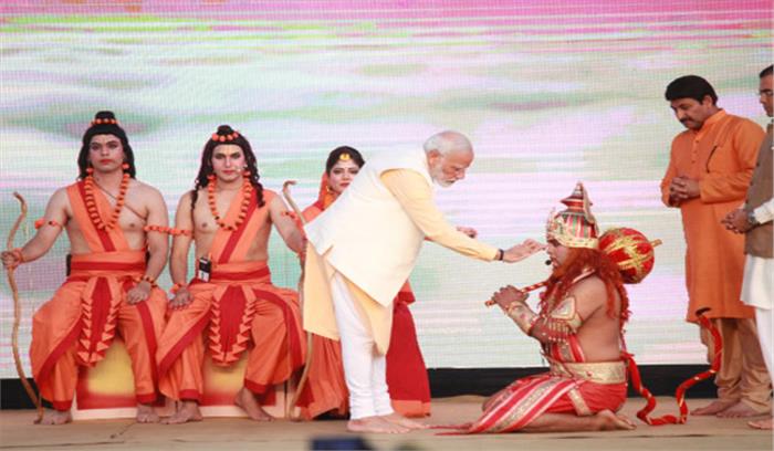 मोदी दशहरा उत्सव में शामिल हुए, जल, ऊर्जा संरक्षण का किया आह्वान