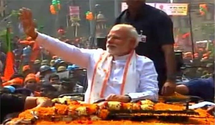 पीएम मोदी का वाराणसी में रोड शो  