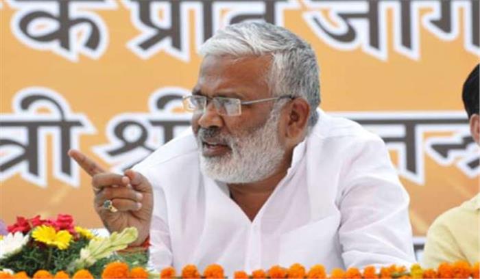 मोदी योगी पर भ्रष्टाचार का एक भी दाग नहीं : स्वतंत्रदेव मोदी योगी पर भ्रष्टाचार का एक भी दाग नहीं : स्वतंत्रदेव