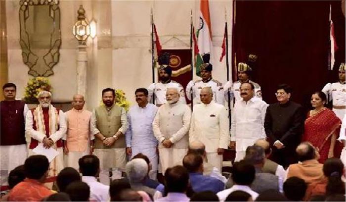 मोदी कैबिनेट का विस्तार, 3 ने अंग्रेजी और बाकी मंत्रियों ने हिंदी में ली शपथ ​​​​​​​