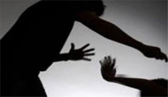 स्कूल में टीचर ने की मारपीट, घायल स्कूल में टीचर ने की मारपीट, घायल