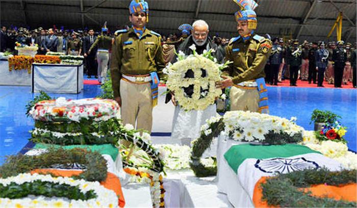 मोदी, राजनाथ, सीतारमण और राहुल ने शहीदों को दी श्रद्धांजलि