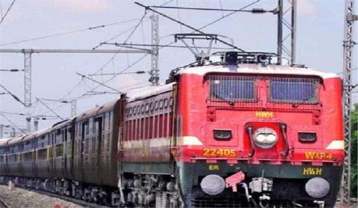 कश्मीर घाटी में आज तीसरे दिन भी ट्रेन सेवाएं स्थगित कश्मीर घाटी में आज तीसरे दिन भी ट्रेन सेवाएं स्थगित