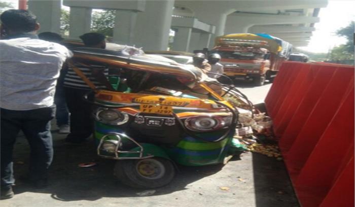 मोहननगर में मेट्रो स्टेशन से लोहे का गर्डर गिरा, कई घायल