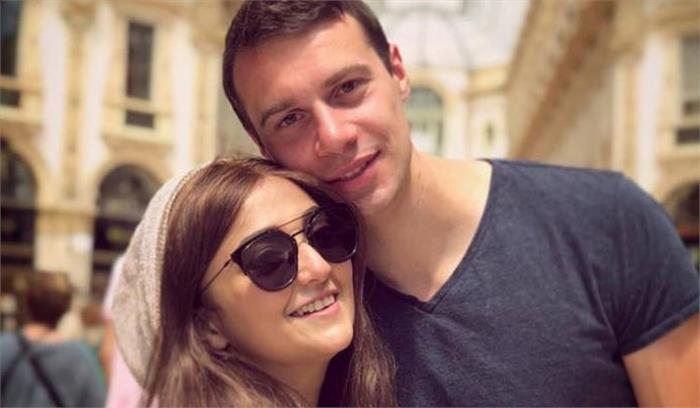 मोनाली ने नए गाने के वीडियो में अपने पति को रखने का कारण बताया