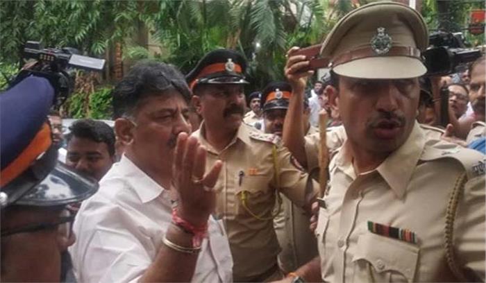 शिवकुमार की गिरफ्तारी के विरोध में कांग्रेस कार्यकर्ता सड़कों पर