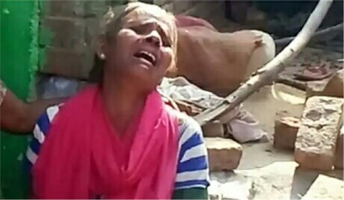सूदखोरों ने विधवा महिला के घर की तोड़फोड़ कर किया कब्जा