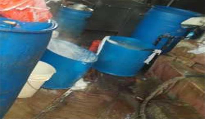 कैमिकल्स के साथ ही खाद्यान्न जप्त