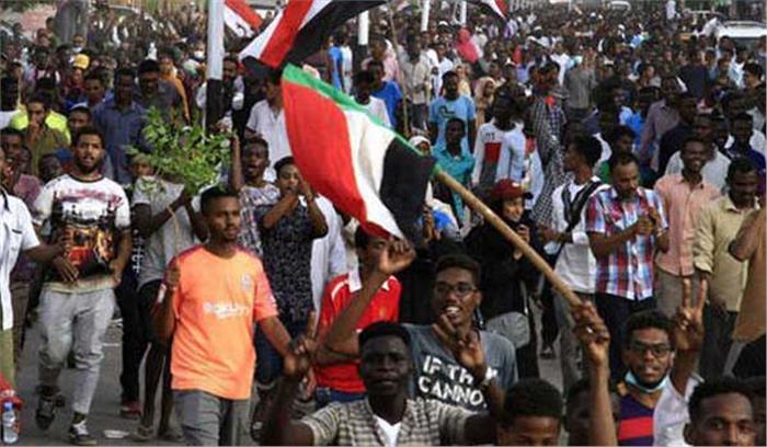 सूडान में प्रदर्शन के दौरान मरने वालों की संख्या 7 हुयी,181 घायल सूडान में प्रदर्शन के दौरान मरने वालों की संख्या 7 हुयी,181 घायल