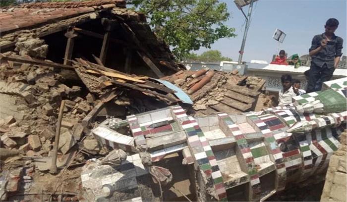 कच्चे घर पर गिरी मस्जिद की मीनार,मां-बेटे की मौत कच्चे घर पर गिरी मस्जिद की मीनार,मां-बेटे की मौत