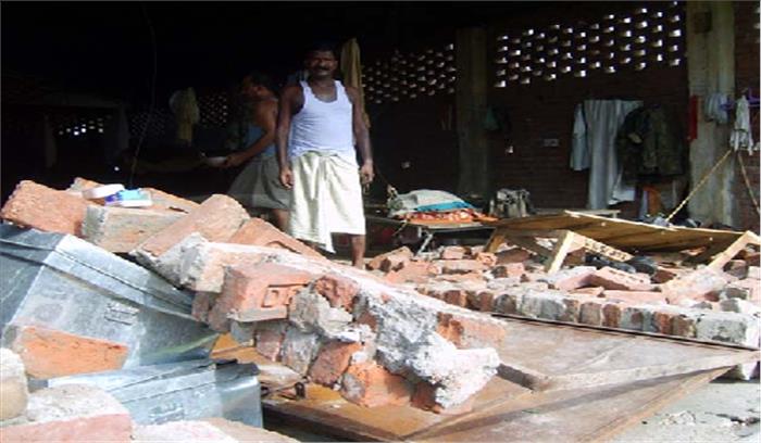  आंधी से गिरी दीवार ,मां-बेटे की मौत 