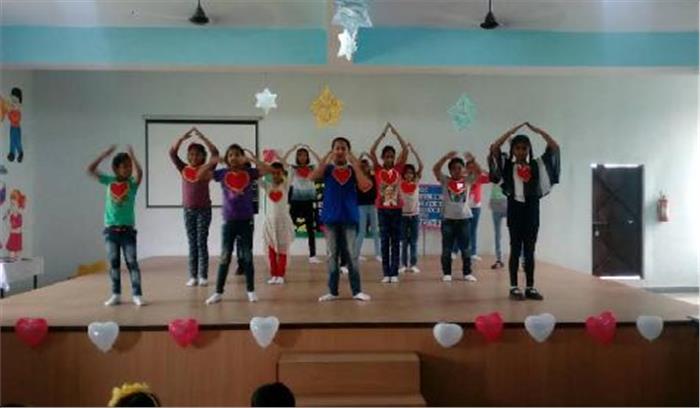 मातृत्व दिवस पर मेधावी माताएं हुई सम्मानित