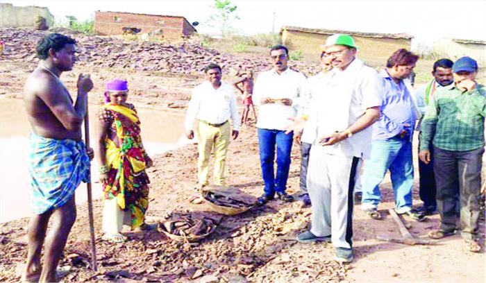 मनरेगा के कार्यों का निरीक्षण करने पहुंचे विधायक