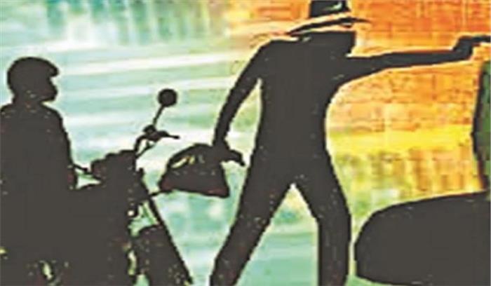 संतकबीरनगर: बदमाशों ने गोली मारकर ढाई लाख रूपये लूटे