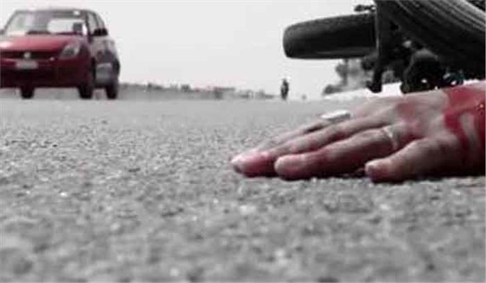 बिहार :सड़क दुर्घटना में तीन लोगों की मौत बिहार :सड़क दुर्घटना में तीन लोगों की मौत