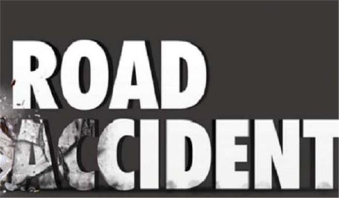 सड़क हादसे में तीन छात्रों की मौत,तीन घायल