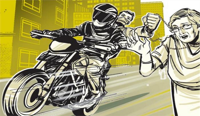 मोटरसाइकिल सवार बदमाशों का आतंक