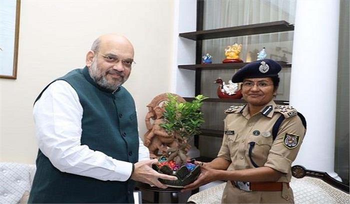 पर्वतारोही आईपीएस अपर्णा कुमार ने की अमित शाह से मुलाकात