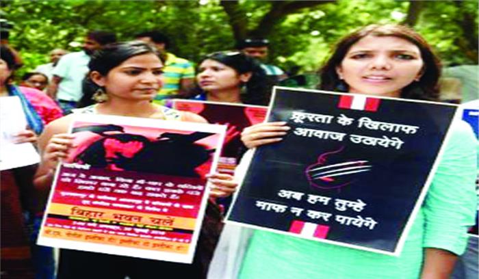 मुजफ्फरपुर के बाद देवरिया में मासूमों के साथ दरिंदगी, 24 लड़कियां छुड़ाई गईं