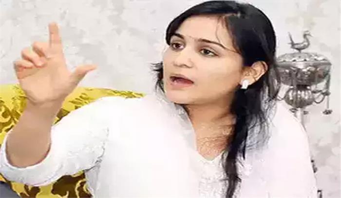 मुलायम की छोटी बहू अपर्णा ने किया तीन तलाक विधेयक का समर्थन