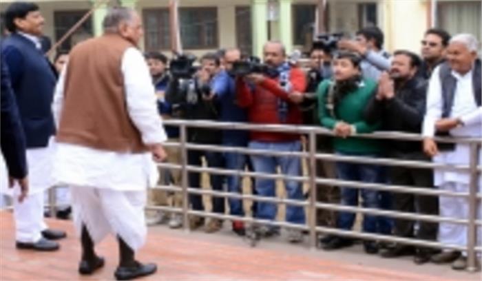 मुलायम बोले, सपा का अध्यक्ष मैं और अखिलेश हैं मुख्यमंत्री