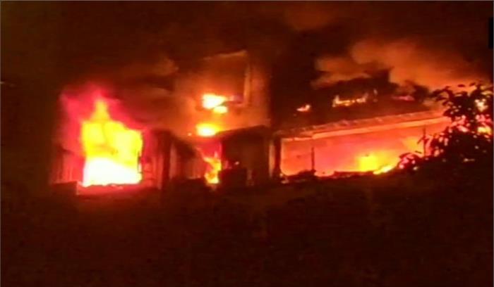 मुंबई :बहुमंजिला इमारत में आग लगने से पांच लोगों की मौत