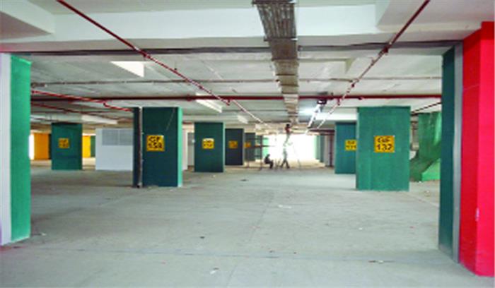 आधी-अधूरी तैयारियों के चलते पहले दिन पार्किंग में नहीं खड़े हो सके वाहन