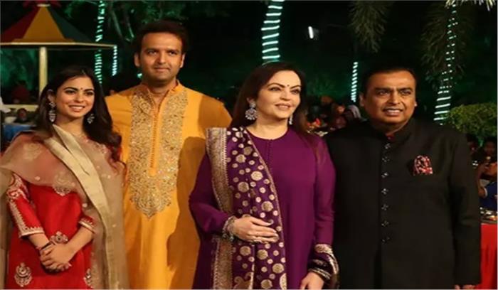 नामचीन हस्तियां पहुंचीं ईशा अंबानी की शादी में