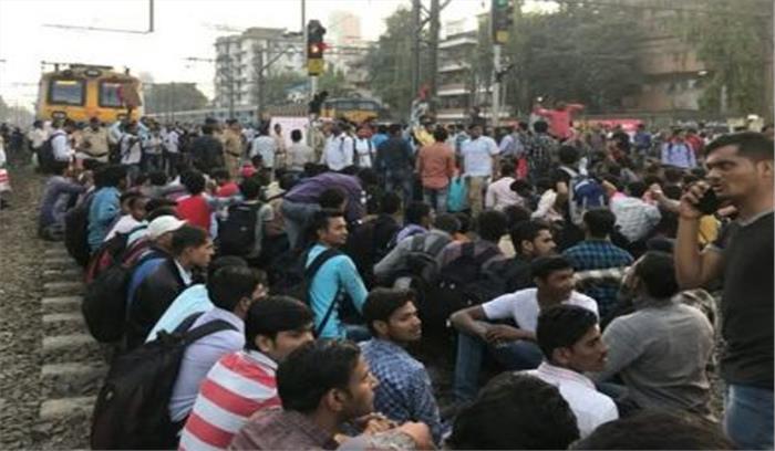 मुंबई में नौकरी के लिए संग्राम मुंबई में नौकरी के लिए संग्राम