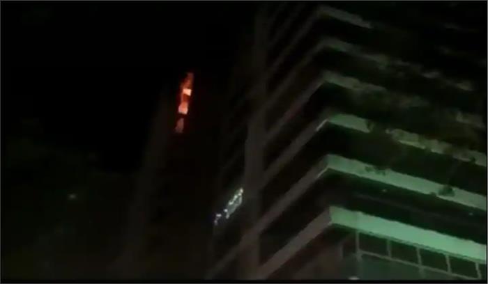 मुंबई के कांदिवली में बिल्डिंग की 14वीं मंज़िल पर लगी आग, फायर ब्रिगेड की 7 गाड़ियां मौके पर मुंबई के कांदिवली में बिल्डिंग की 14वीं मंज़िल पर लगी आग, फायर ब्रिगेड की 7 गाड़ियां मौके पर