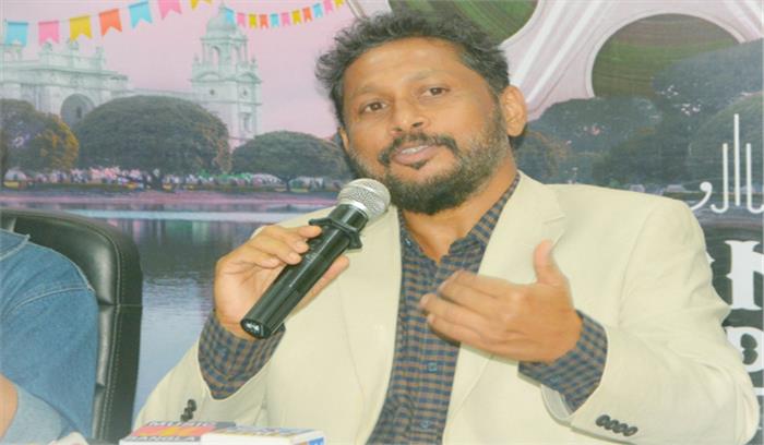 शूजित सरकार ने मुनाफाखोरों पर किया कटाक्ष