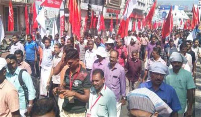 महाराष्ट्र: केंद्रीय मजदूर संगठनों के हड़ताल से सरकारी कार्यालय बंद