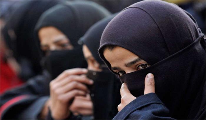 मुंबई : तीन तलाक विधेयक वापस लेने के लिए महिलाओं का जुलूस