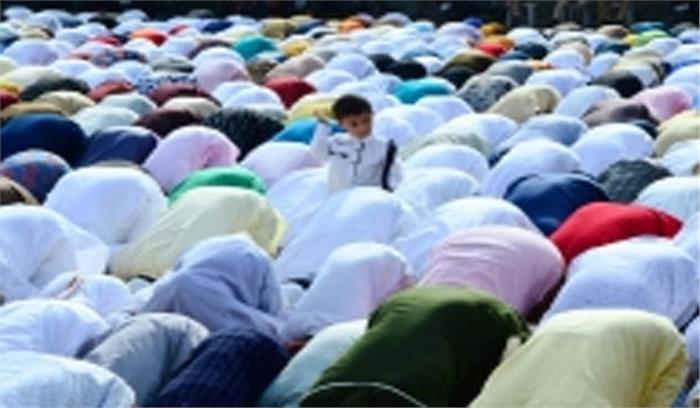 महाराष्ट्र में उल्लास के साथ मनाई जा रही ईद