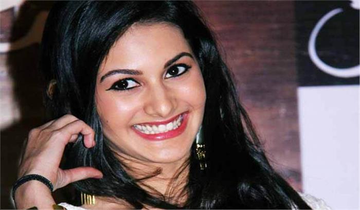 सोशल मीडिया जरूरी है, लेकिन निजता भी महत्वपूर्ण : अमायरा सोशल मीडिया जरूरी है, लेकिन निजता भी महत्वपूर्ण : अमायरा