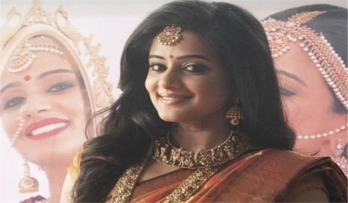 अंतरंग दृश्यों को करने में सहज नहीं हूं : प्रियमणि