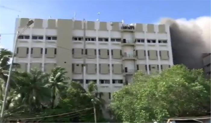 मुंबई : एमटीएनएल इमारत में आग, 100 लोगों के फंसे होने की आशंका